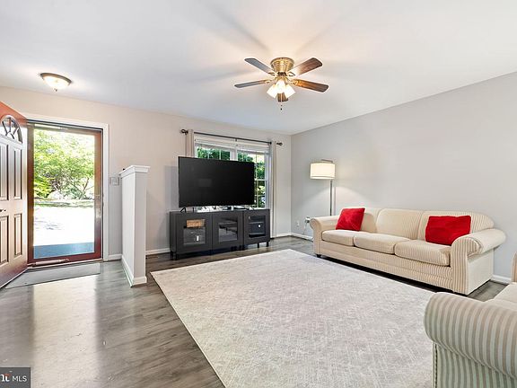 4th image of 122 Dorset Ln