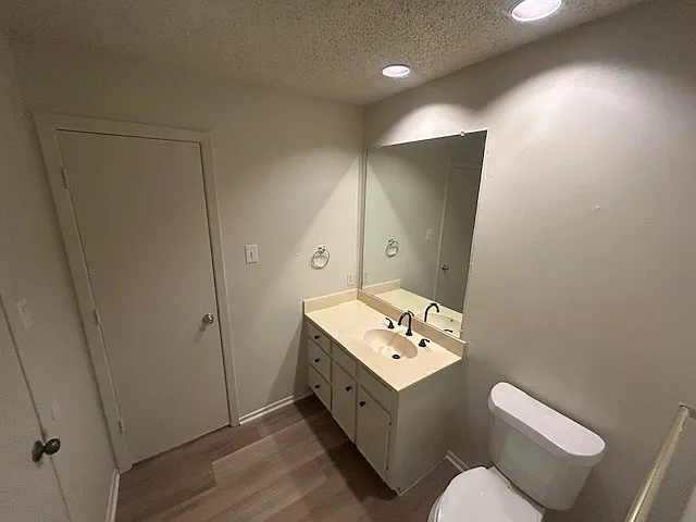 401 Towne House Ln — Photo 9