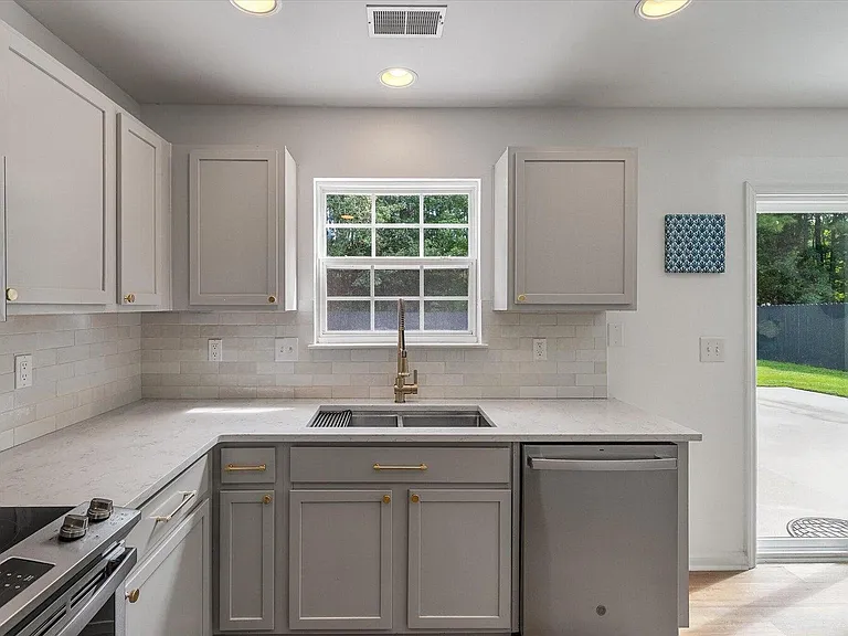 1344 Palm Cove Dr — Photo 11