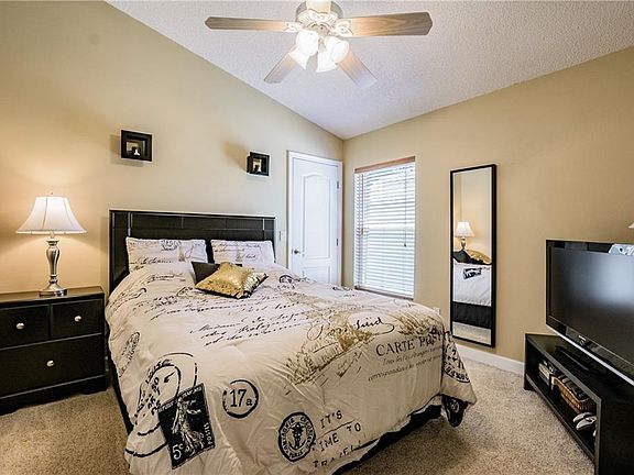 5th image of 2957 Saint Augustine Dr