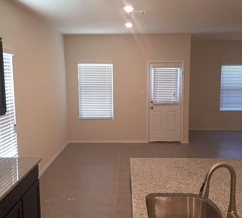 4th image of 3906 Brunswick Dr