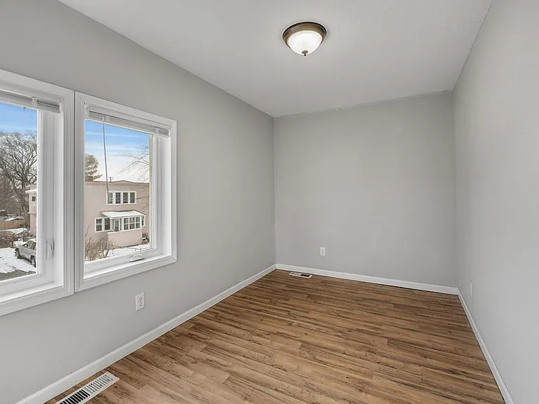 1051 Arkwright Street - 4 — Photo 9