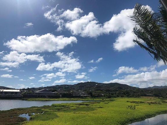 Beautiful lake views from the lanai in a gorgeous Kailua neighborhood