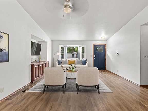 4th image of 7168 W Saxton Dr