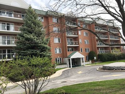 6980 W Touhy Ave APT 407, Niles, IL, 60714