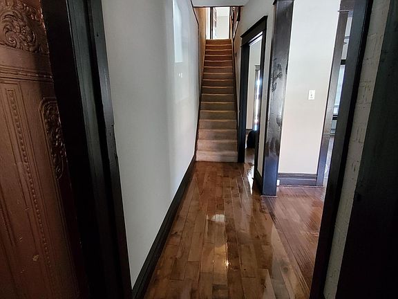 4th image of 1841 Lincoln Ave