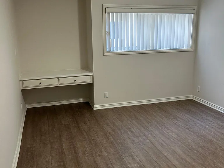1023 Ocean Park Blvd #5 — Photo 7
