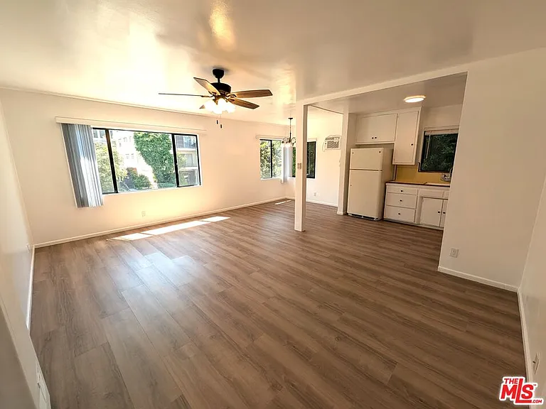 422 Arnaz Dr #4 — Photo 2