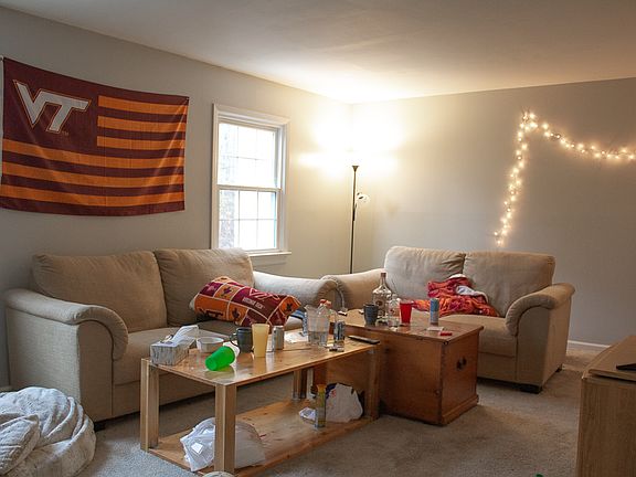 5th image of 111 Southampton Ct