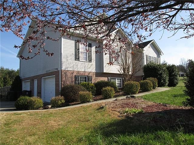 1st image of 150 Freshfield Dr