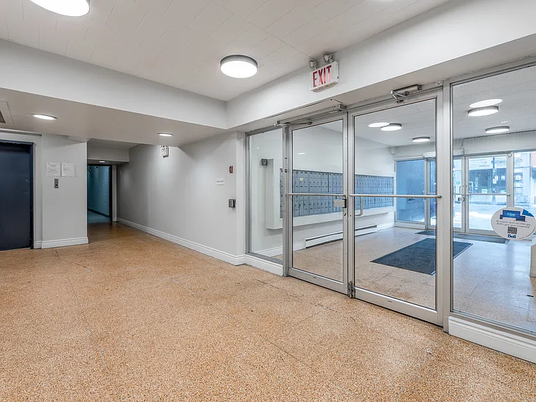 255 King St W — Photo 10