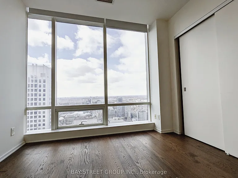 1 Bloor St E #4108 — Photo 9