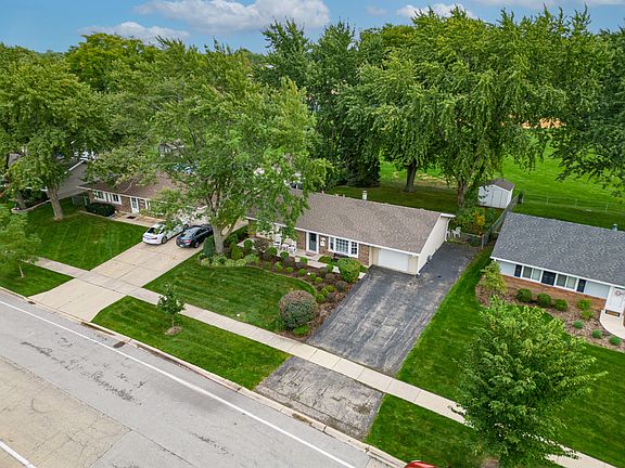 4th image of 707 Duxbury Ln