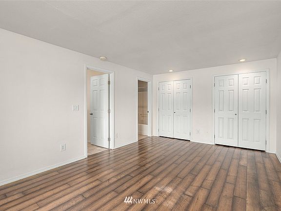 3rd image of 17433 E Lake Desire Dr SE