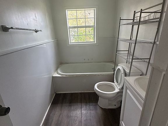 3rd image of 715 N Sterling St