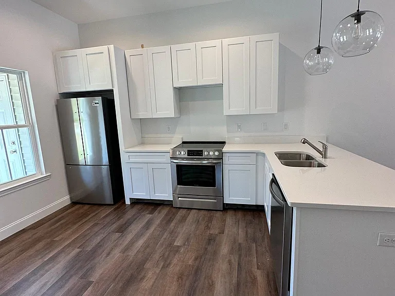 104 Lakeside Dr — Photo 6