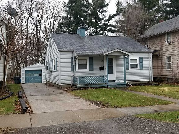 2nd image of 804 Hollywood St NE
