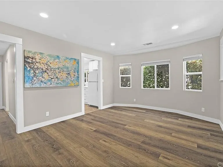19 S Curtis Ave — Photo 3