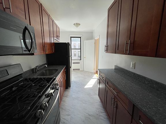 5th image of 745 Lincoln Pl APT 2B
