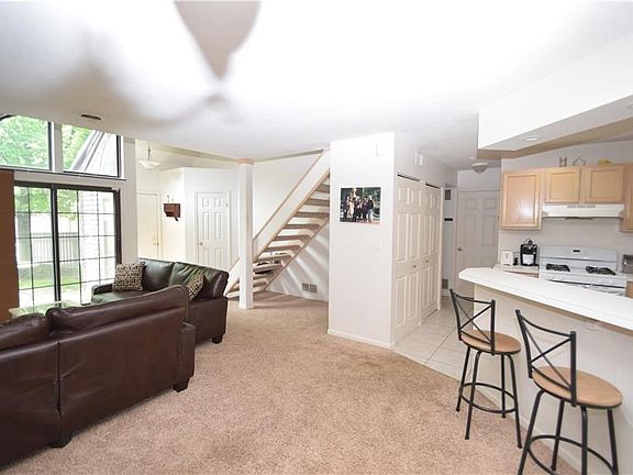 5th image of 4064 Saint Andrews Ct Unit 3