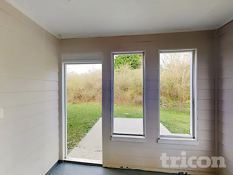 936 Edgewood Ln — Photo 19