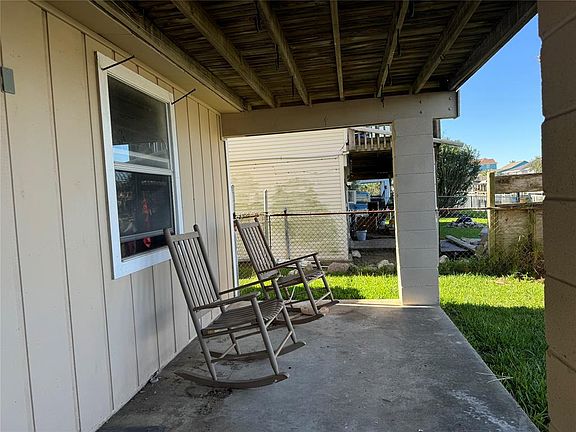 4th image of 182 Barracuda Street
