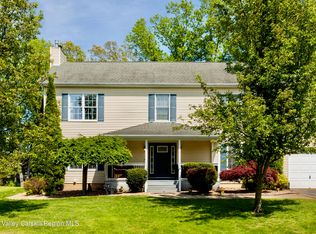 33 Camelot Ct, Saugerties, NY 12477