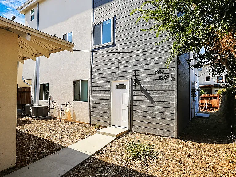 3 bed, 1200 sqft, $5,000 — Photo 1