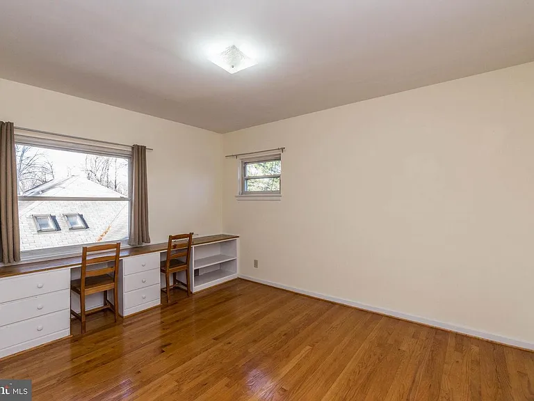 9322 W Parkhill Dr — Photo 15