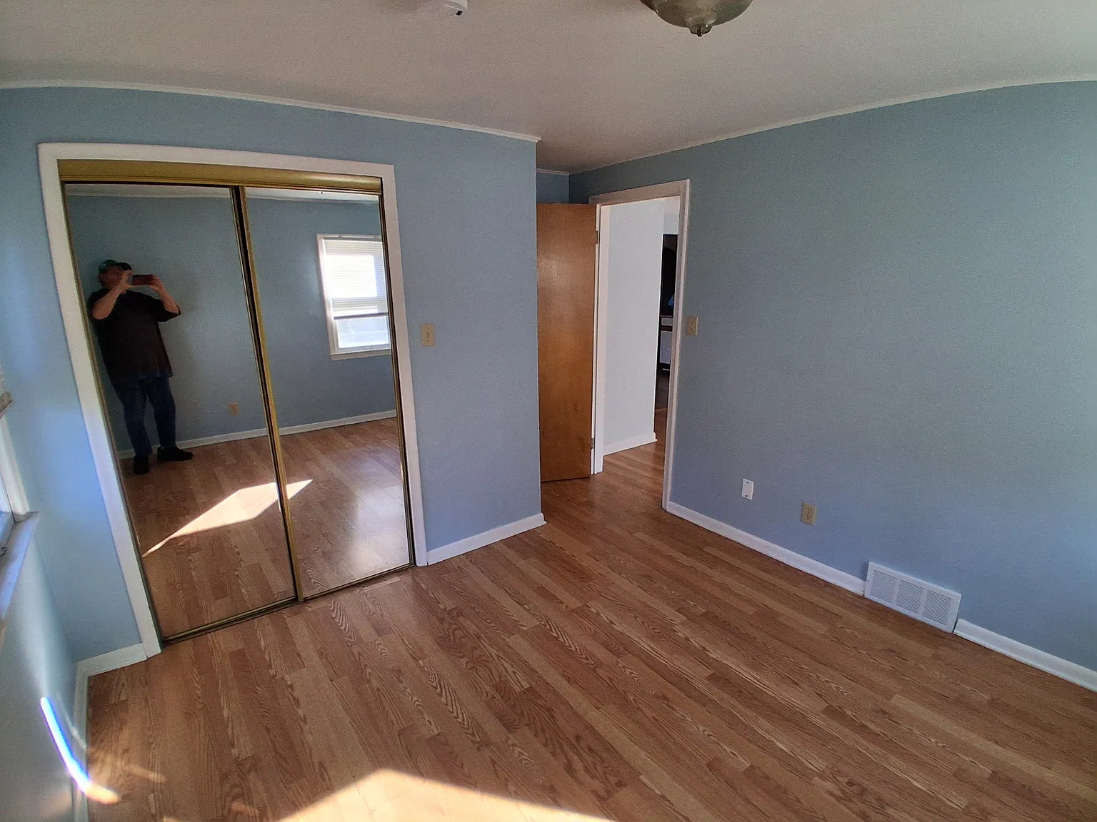 502 Curry Ave — Photo 2