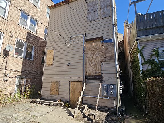 3rd image of 620 N Central Park Ave