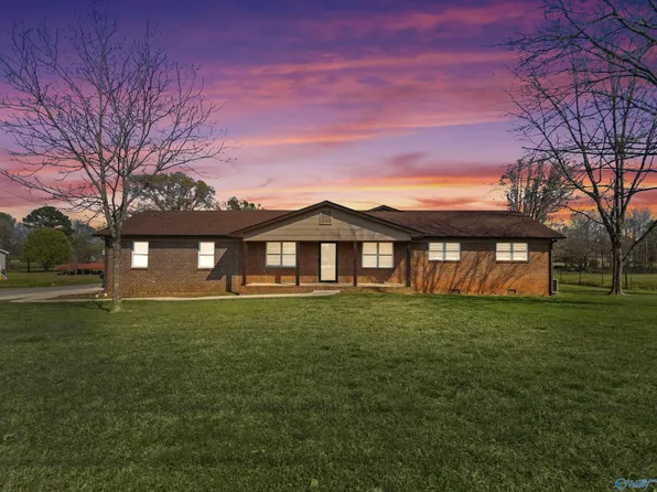 13 Pine St, Decatur, AL 35603