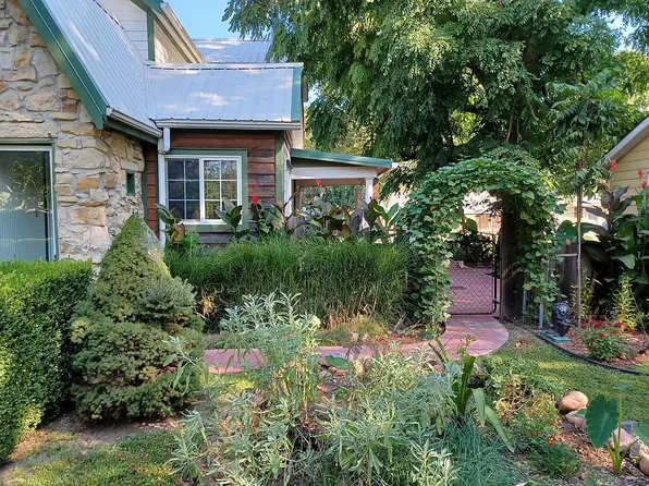 233 Perry St, Lawrence, KS 66044