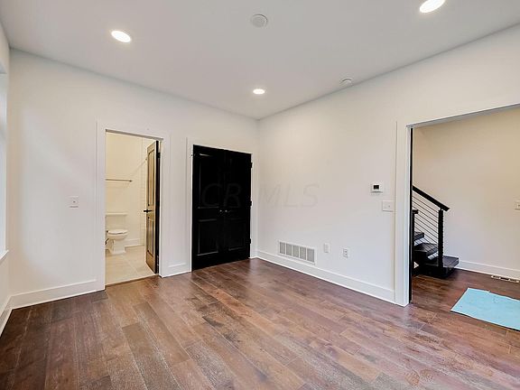 4th image of 512 Riverfront Ln