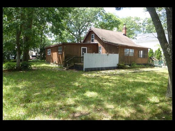 3rd image of 2 Pine Dr