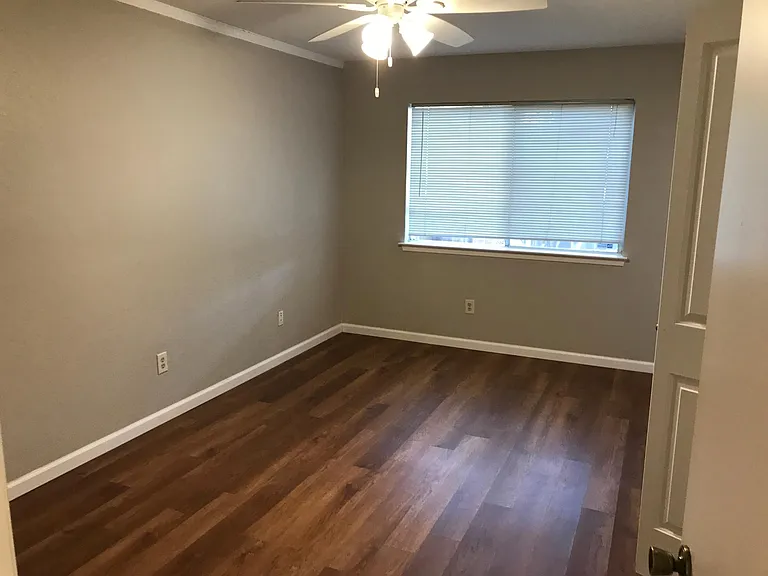 1015 E Yager Ln #87 — Photo 11