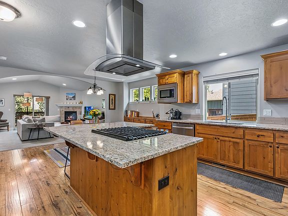 5th image of 2820 NE Aldrich Ave