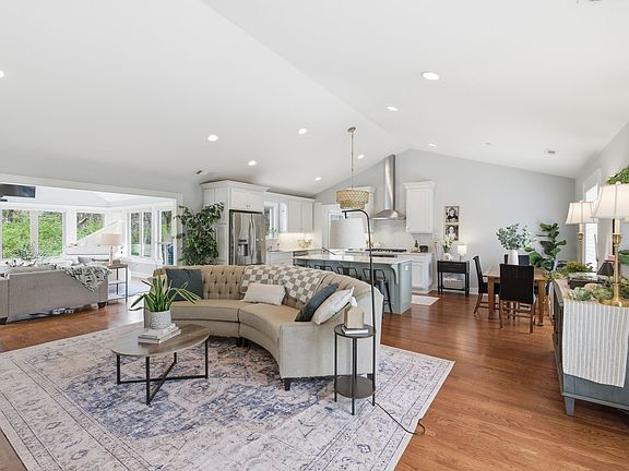 4th image of 2826 Sugartree Rd