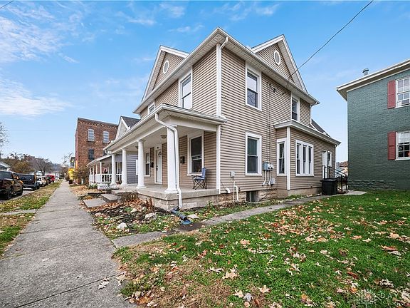 3rd image of 209 E 2nd St #207