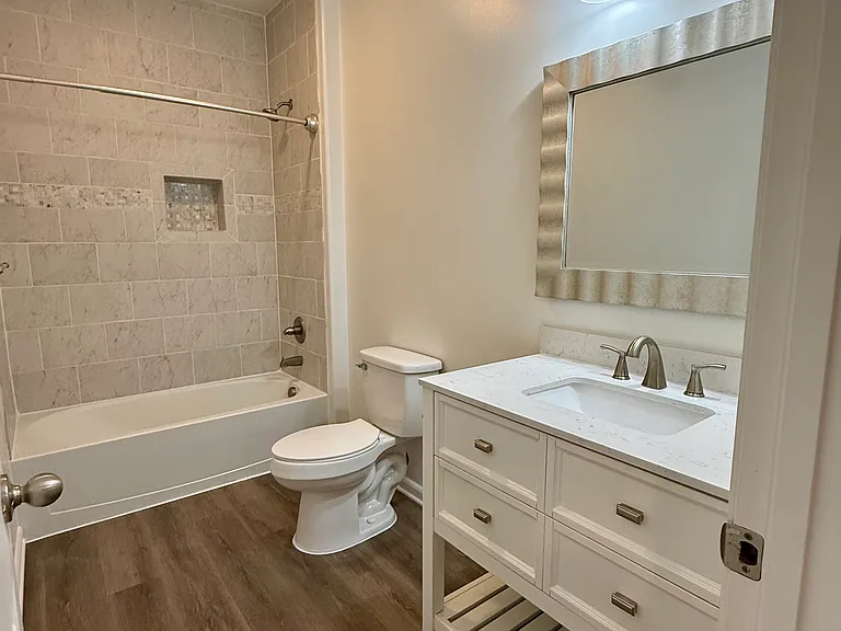 408 Lynda Lee Ln #B — Photo 3