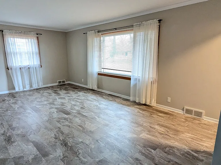 614 E Sunset Dr — Photo 2