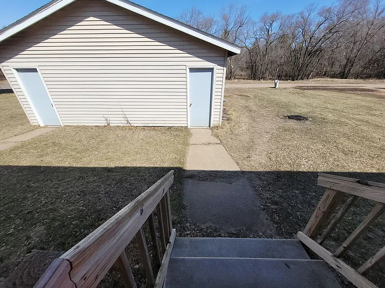 3204-3206 Runway Ave — Photo 13