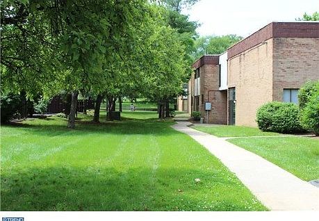 2nd image of 133 Centre Ave