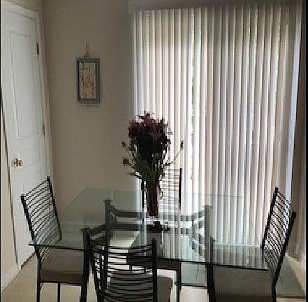 Kitchen sitting area