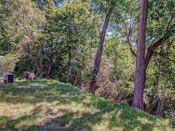 3rd image of 3270 Ashwood Dr