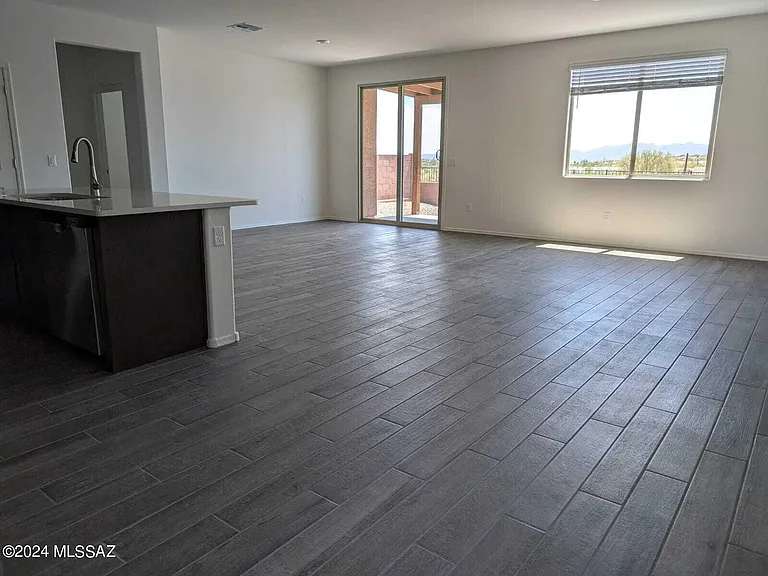2195 W Desert Topaz Way — Photo 6
