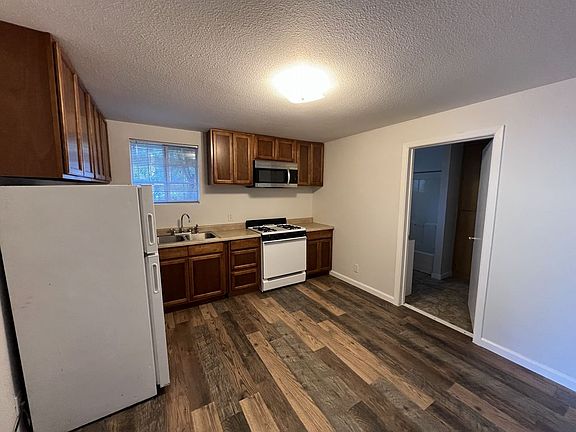 5th image of 435 Myrtle Ave #A