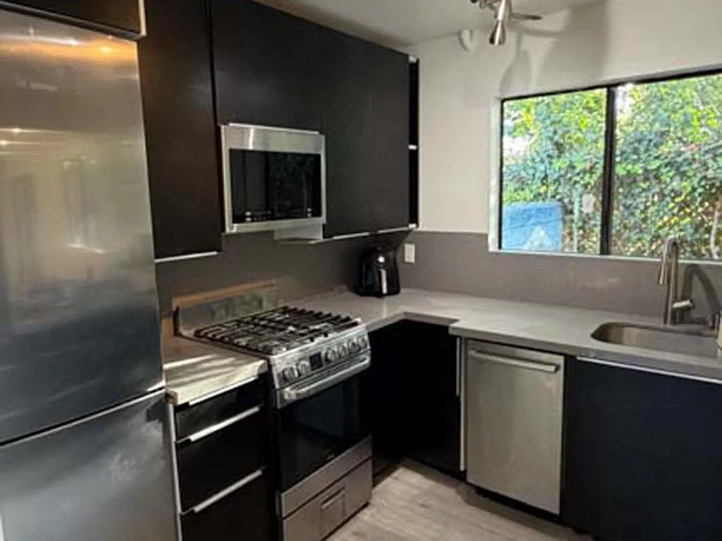 3 bed, 1400 sqft, $3,950 — Photo 2