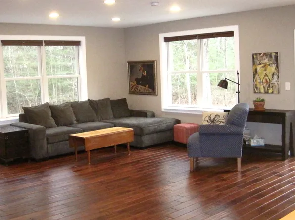 132 Brainard Rd, Enfield, CT 06082