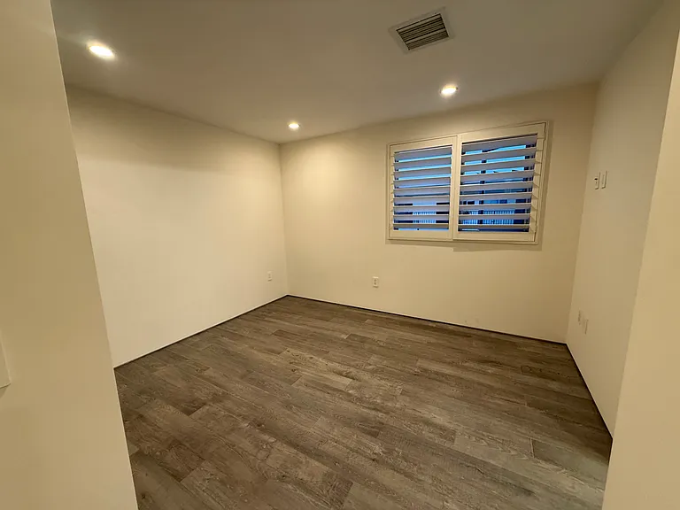 1309 S Ocean Front Walk #A — Photo 33